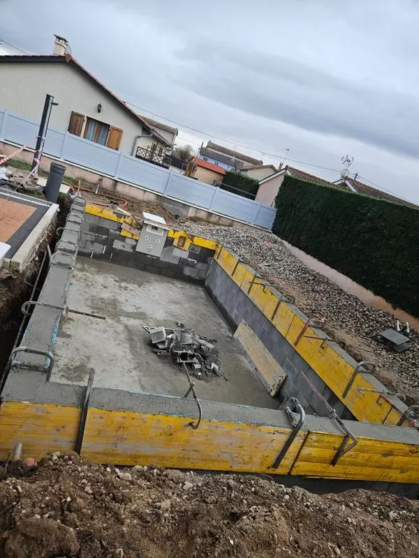 Travaux de maçonnerie, Saint-Just-Saint-Rambert, Mon extérieur