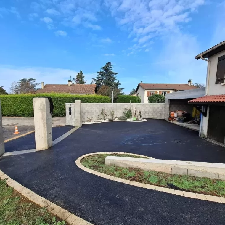 Application enrobé , pose de pavé tépia, de caniveaux grilles, traverses chêne pour jardinière à St Cyprien., Saint-Just-Saint-Rambert, Mon extérieur