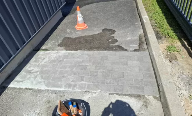 Réparation d'un Réseau d'eau usée non raccordé avec création d'un regard de visite et en finition la pose de pavés tépia gris à Saint Paul-en-Jarez , Saint-Just-Saint-Rambert, Mon extérieur