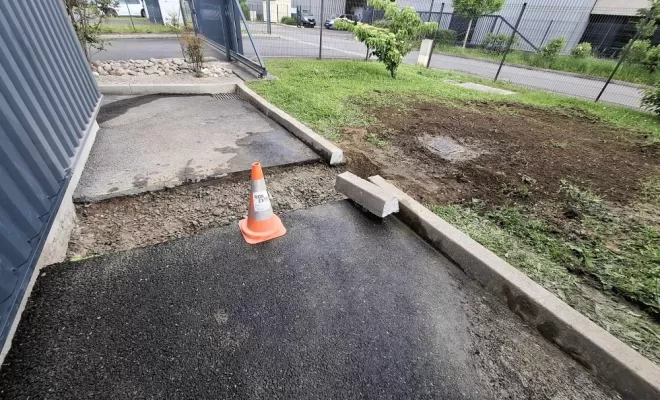Réparation d'un Réseau d'eau usée non raccordé avec création d'un regard de visite et en finition la pose de pavés tépia gris à Saint Paul-en-Jarez , Saint-Just-Saint-Rambert, Mon extérieur