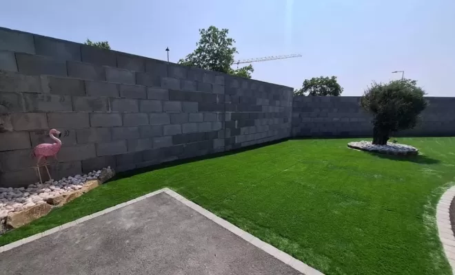 Création d'un mur en parpaing et l'installation d'un synthétique sur stabilisé à Andrézieux, Saint-Just-Saint-Rambert, Mon extérieur