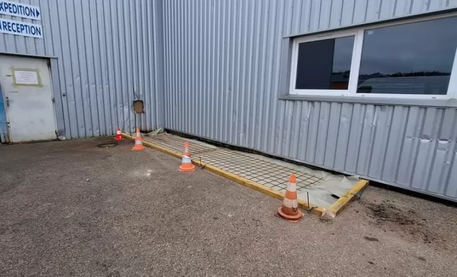 Création d'une dalle béton carrossable avec pose d'une fosse hydrocarbure à Roche la Molière, Saint-Just-Saint-Rambert, Mon extérieur