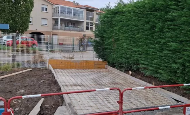 Création d'une dalle béton carrossable avec pose d'une fosse hydrocarbure à Roche la Molière, Saint-Just-Saint-Rambert, Mon extérieur