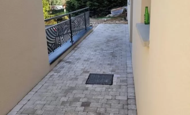 Création d'un chemin piéton en pavé tépia , structure et préparation avant l'application d'enrobé et repose d'un enrochement sur Périgneux, Saint-Just-Saint-Rambert, Mon extérieur