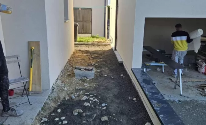 Création d'un chemin piéton en pavé tépia , structure et préparation avant l'application d'enrobé et repose d'un enrochement sur Périgneux, Saint-Just-Saint-Rambert, Mon extérieur
