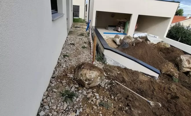 Création d'un chemin piéton en pavé tépia , structure et préparation avant l'application d'enrobé et repose d'un enrochement sur Périgneux, Saint-Just-Saint-Rambert, Mon extérieur