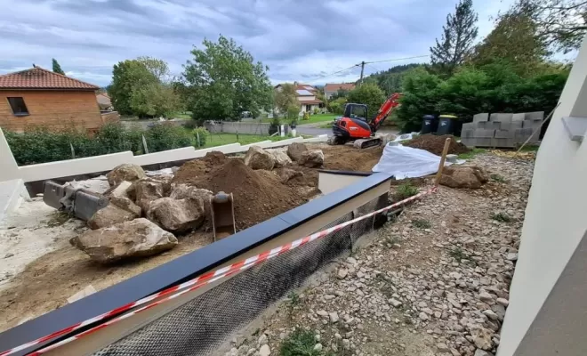 Création d'un chemin piéton en pavé tépia , structure et préparation avant l'application d'enrobé et repose d'un enrochement sur Périgneux, Saint-Just-Saint-Rambert, Mon extérieur