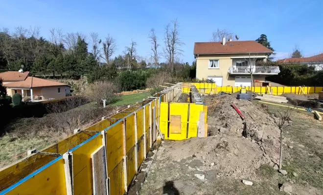 Rehaussement d'un mur de clôture en béton armée plein à St Genest Lerpt, Saint-Just-Saint-Rambert, Mon extérieur