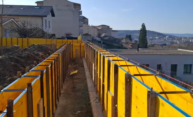 Rehaussement d'un mur de clôture en béton armée plein à St Genest Lerpt, Saint-Just-Saint-Rambert, Mon extérieur